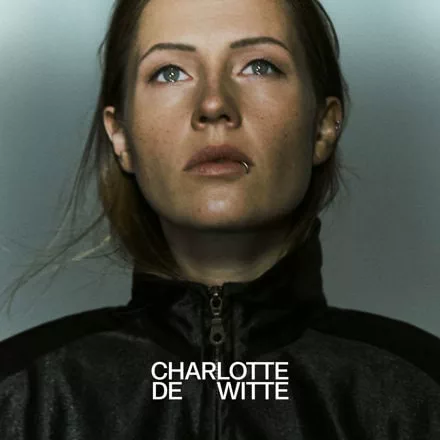 El álbum <em>Charlotte de Witte</em> abrió en 2025 una etapa más amplia de estudio que los EP de 2026 han vuelto a condensar.