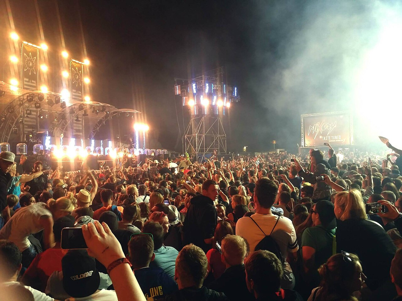 NATURE ONE nutzt seit Jahrzehnten die Raketenbasis Pydna für große Open-Air- und Clubflächen.