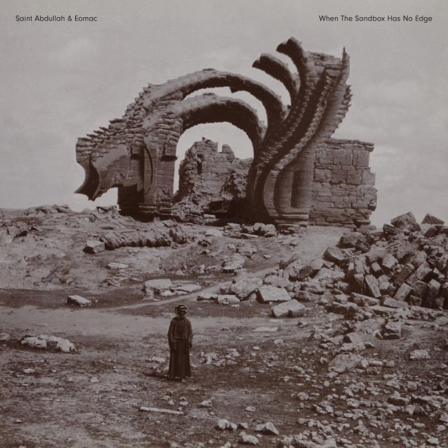 Das Albumcover zeigt eine verfremdete historische Ruinenlandschaft mit einer einzelnen Figur im Vordergrund.