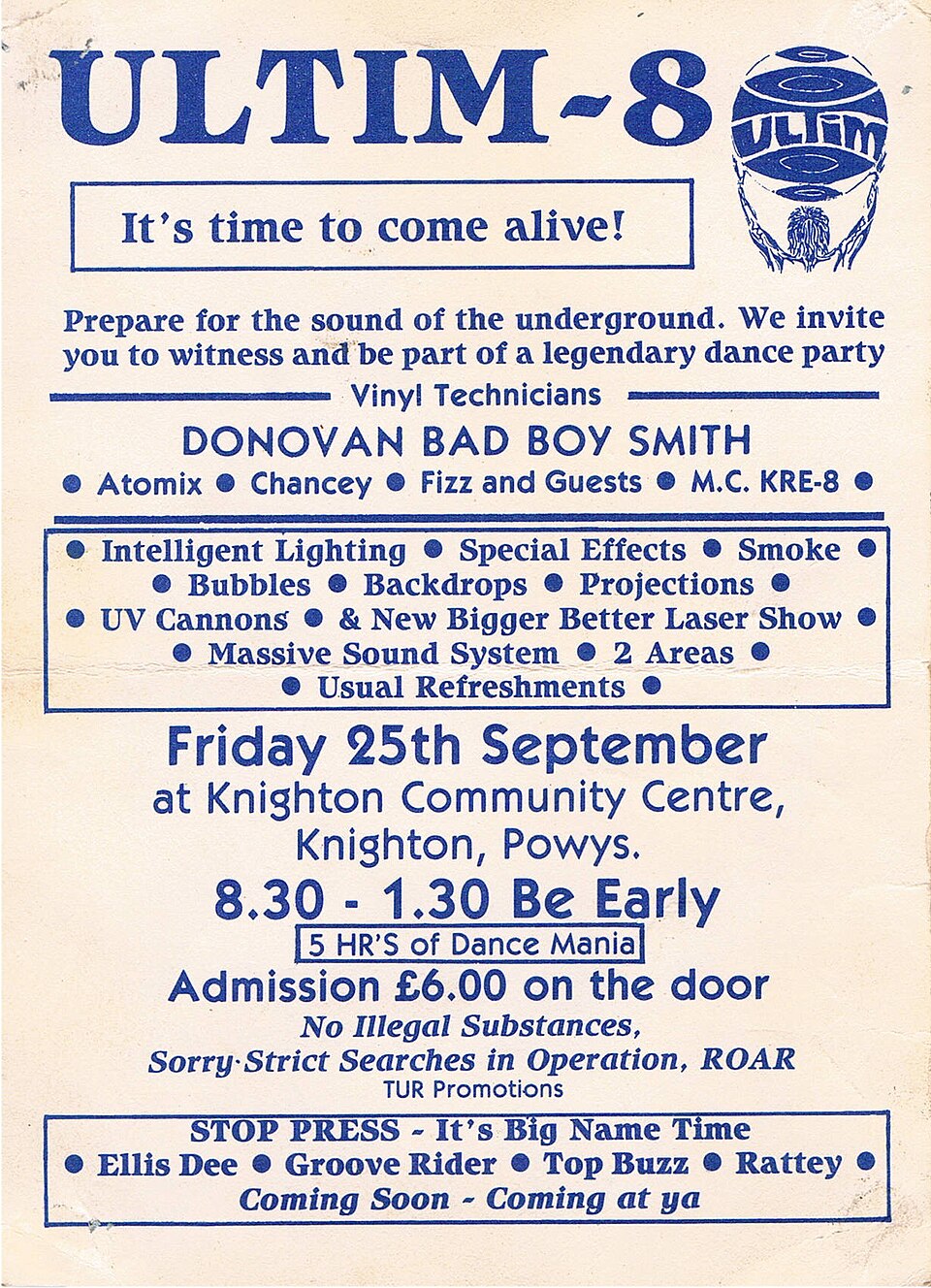 Ein Ultim8-Flyer von 1992 zeigt, wie dicht Line-up, Technik und praktische Informationen auf solchen Drucksachen zusammenkamen. Das Beispiel stammt aus dem unmittelbar folgenden Rave-Jahr und nicht aus dem Buch. Scan: Ultim8 Raves / Wikimedia Commons, CC BY-SA 4.0.