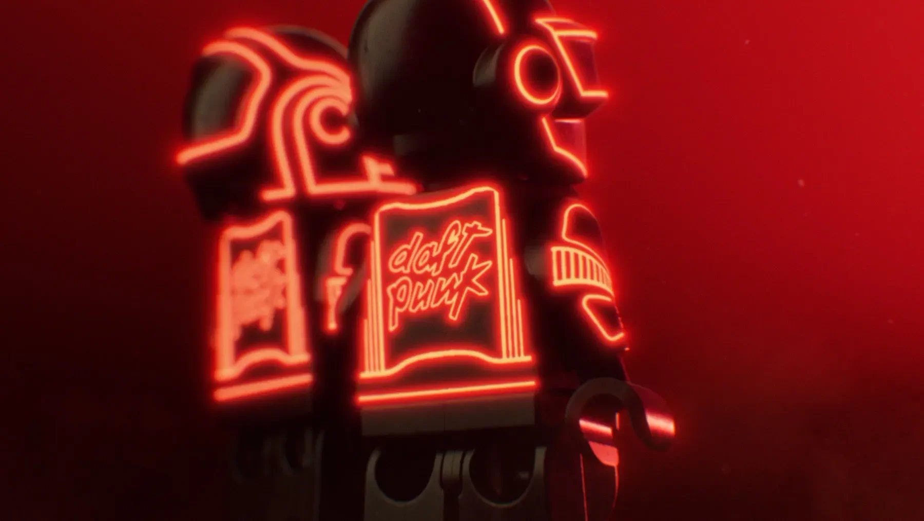Die beiden Mitglieder von Daft Punk in ihren Roboterhelmen auf einer Aufnahme von 2013