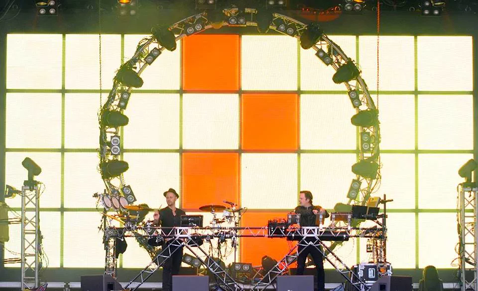Booka Shade actuando en el festival Forbidden Fruit en 2015