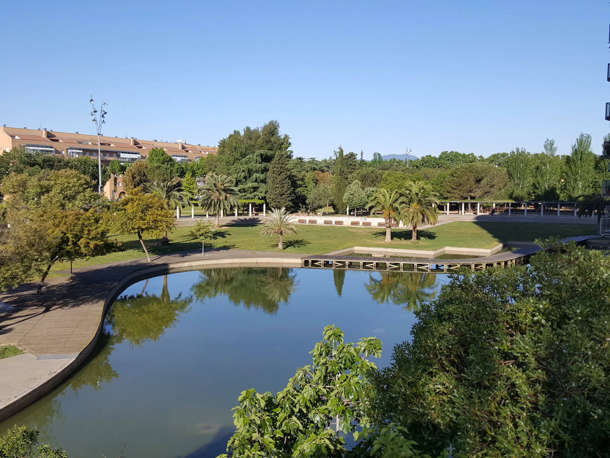 Der Parc del Migdia in Girona, Ansicht der Grünfläche im Jahr 2017