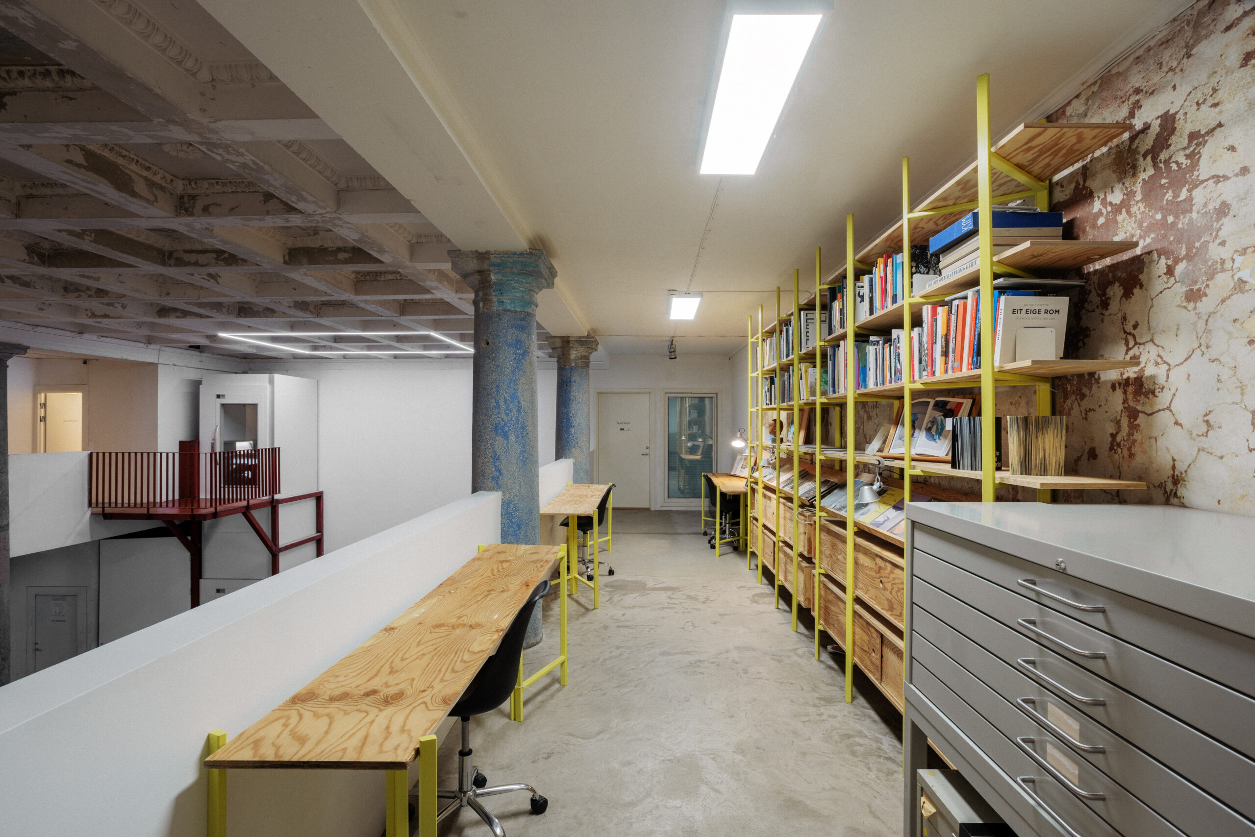 OFFICE HOURS / KONTORTID