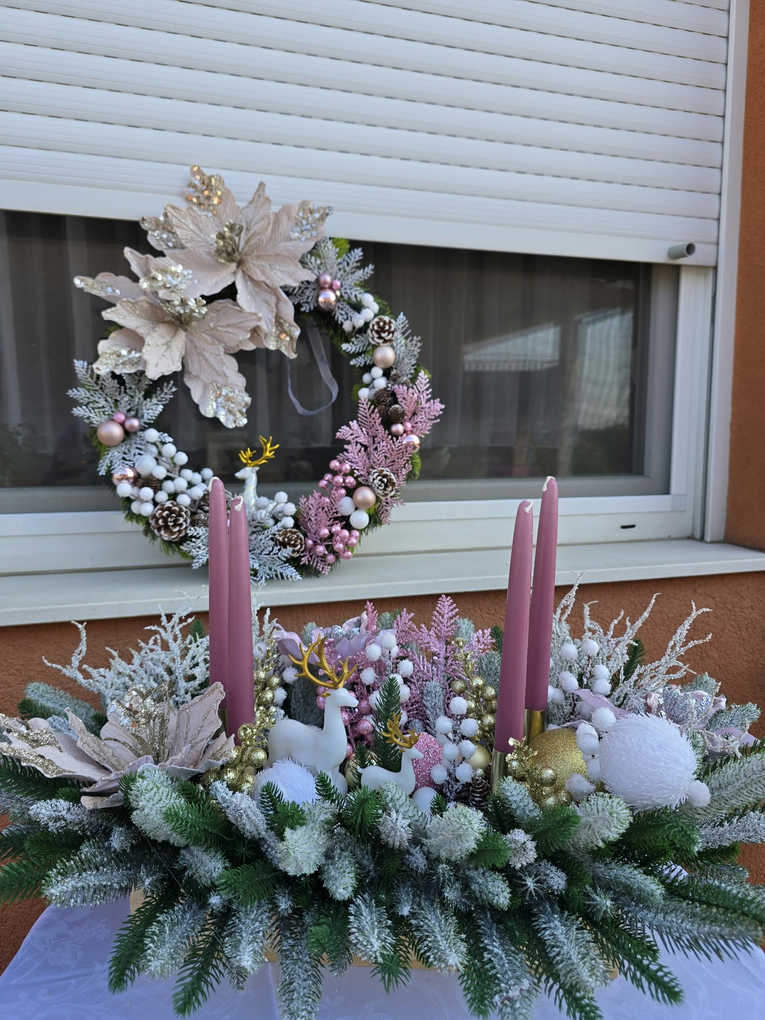 Set: pink wall wreath and the pink reindeer table advent arrangement