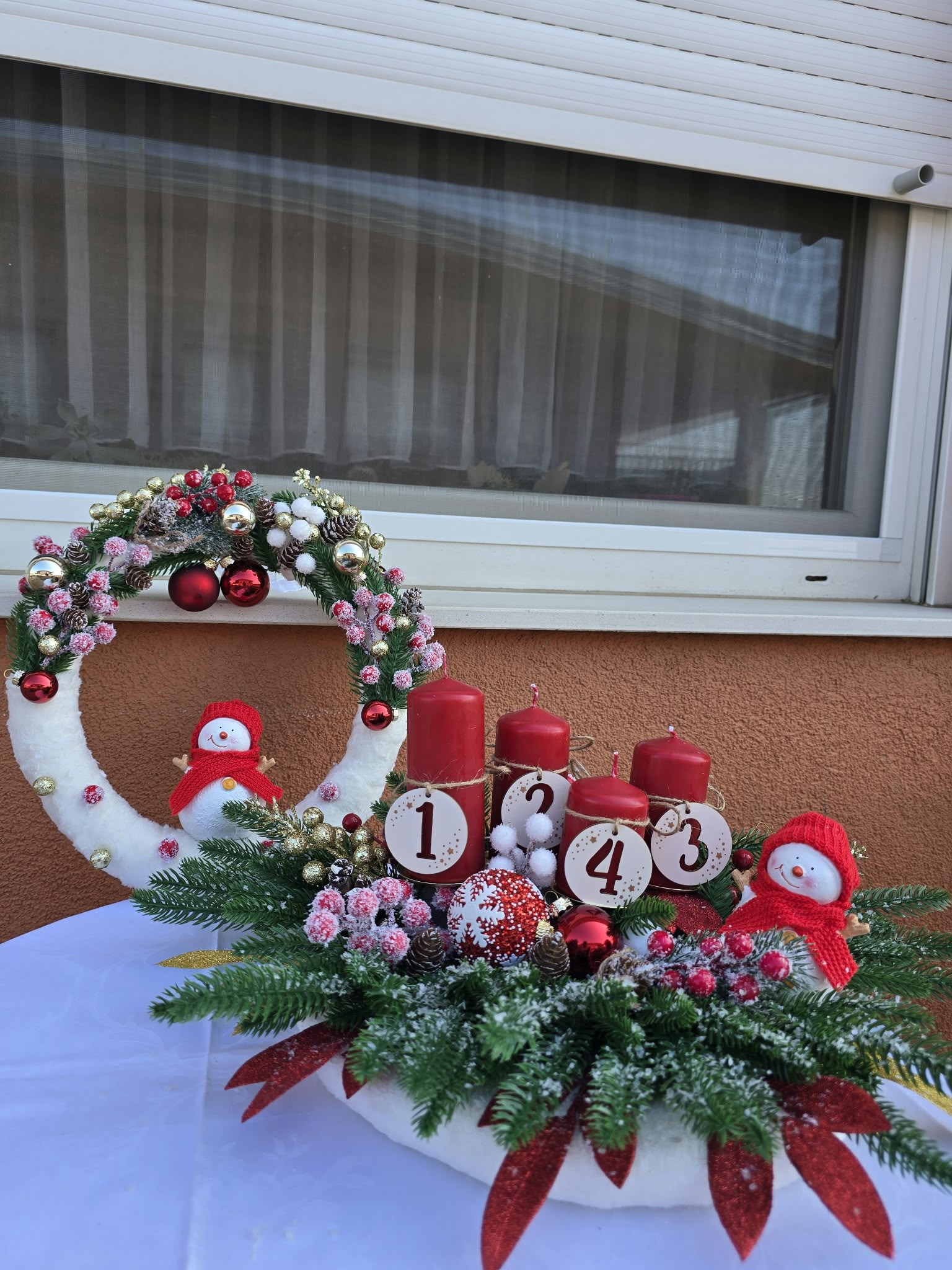 Set: Snowman wall wreath and the small table advent arrangement with numbers