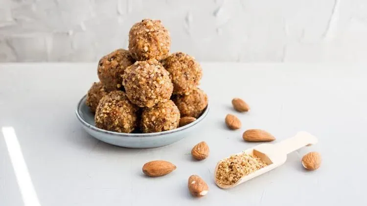 Μελομακάρονο energy balls