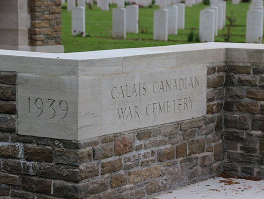 Calais Canadian CWGC Cemetery, Leubringhen