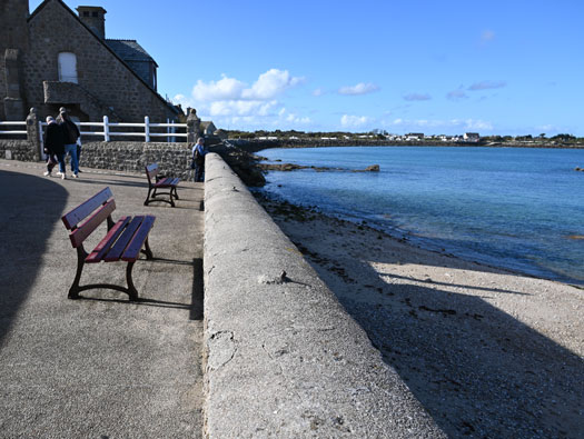 StP122 Barfleur rive gauche du port
