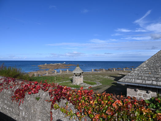 StP122 Barfleur rive gauche du port