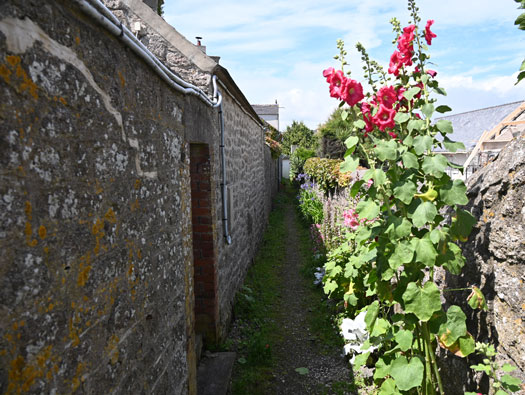 StP122 Barfleur rive gauche du port
