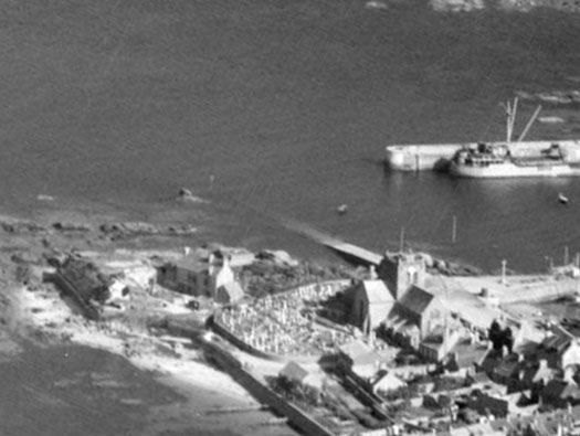 StP122 Barfleur rive gauche du port