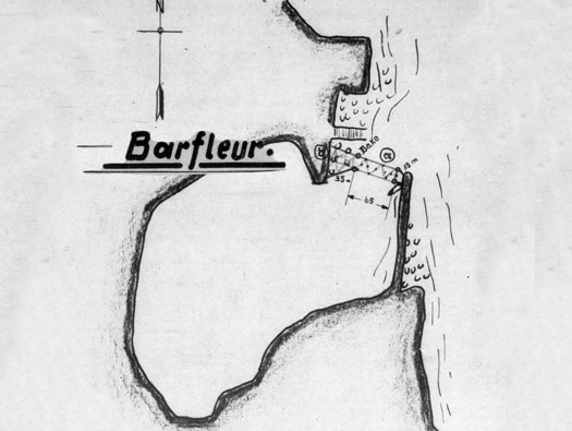 StP122 Barfleur rive gauche du port