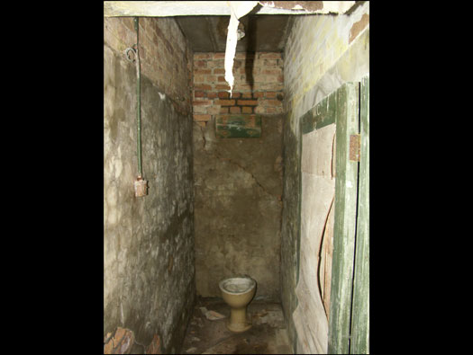 RAF Long Newnton, Decontamination Building