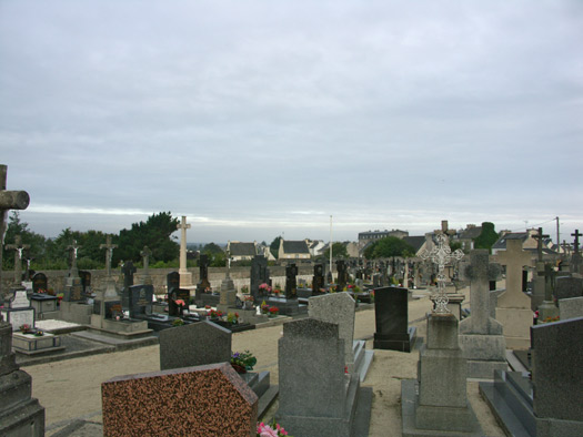 Plouescat Communal  Cemetery CWGC