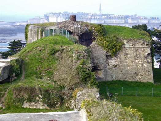 Ra230 Fort de la Cite d'Aleth. Outside the wall.