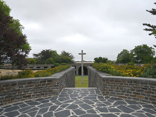 German cemetery Mont-de Huisnes