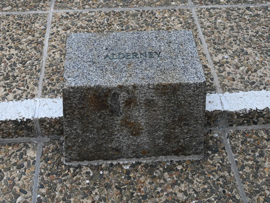 German cemetery Mont-de Huisnes