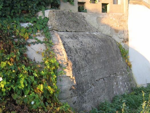 Part of the second R612 under the bungalow. [An image from DPBelfra].