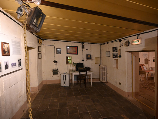 Wn17 de Colleville ("Hohe 61") [Hillman],
R806/SK Command Bunker