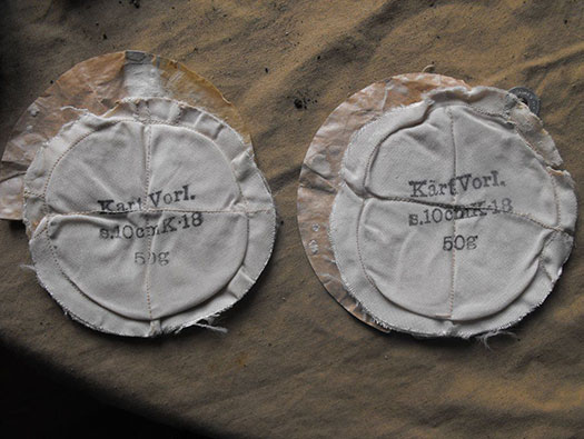 Cordite powder bags to fit into the shell case.