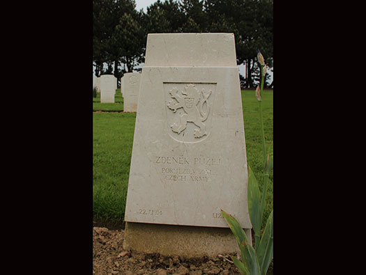 Calais Canadian CWGC Cemetery, Leubringhen