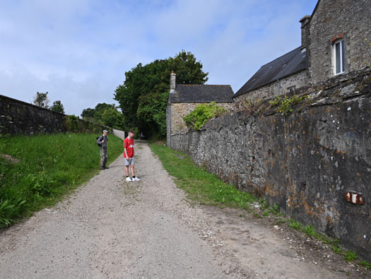 Wn28 
  Quettehou ville +
Quettehou Allée de L'Église Batterie