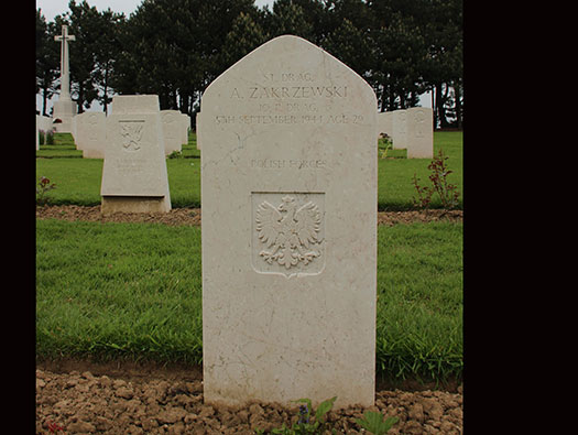 Calais Canadian CWGC Cemetery, Leubringhen