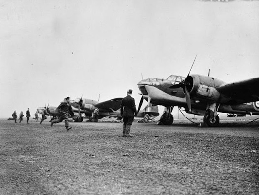 Sqn. Ldr. PE Drew & FO. B Nokes-Cooper.