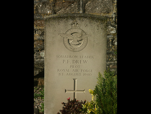 Sqn. Ldr. PE Drew & FO. B Nokes-Cooper.