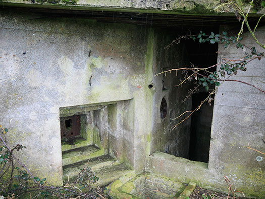 R630 rear entrance and close combat defence embrasure at the left side.
    
    
    All these small pictures are from an R630 at Die10 Mont Robin, Dieppe. A 630 &  623's are very similar.