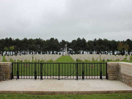 Calais Canadian CWGC Cemetery, Leubringhen