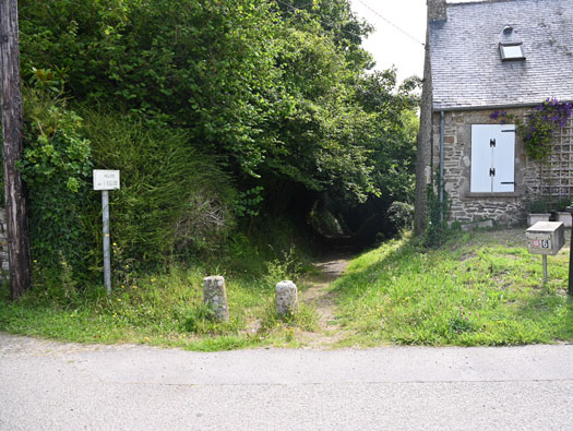 Wn28 
  Quettehou ville +
Quettehou Allée de L'Église Batterie