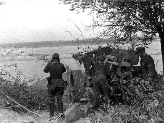 Wn40, 40a, 40b &  Pointe 54. Arromanches - le Puits d´Herode
