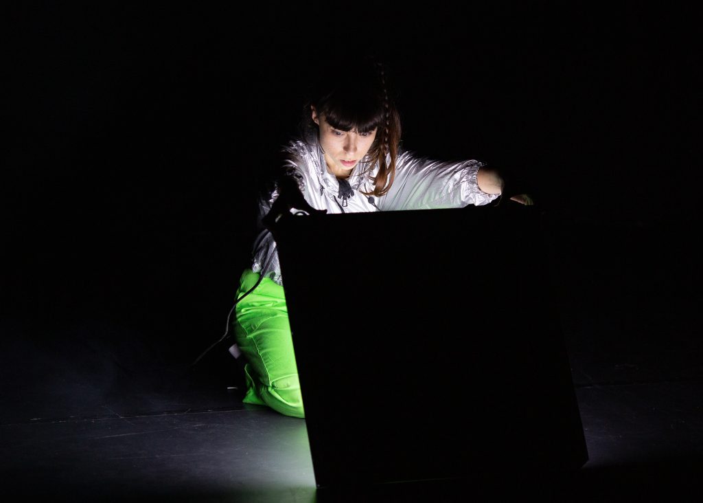 Family Workshop «No hi ha color!»: Dance, Light, and Color at IVAM