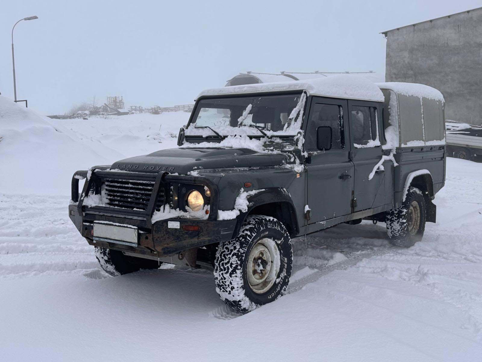 Land Rover Defender 130 Double Cab / 2009 / 329 700 km