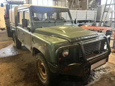 Land Rover Defender 130 Double Cab / 2009 / 330 000 km (2)