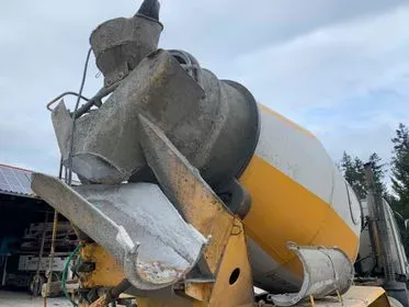 Volvo FM7 Concrete mix / 1999/ 311 419 km / Euro 3  (88)