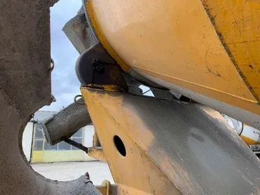 Volvo FM7 Concrete mix / 1999/ 311 419 km / Euro 3  (92)