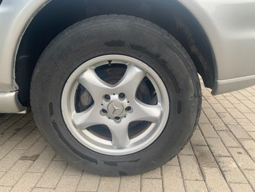 Mercedes -Benz  ML 270 CDI / 2.7L L5 DOHC 20V AWD/ 2004  (21)