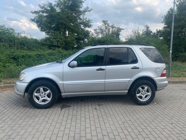 Mercedes -Benz  ML 270 CDI / 2.7L L5 DOHC 20V AWD/ 2004  (2)