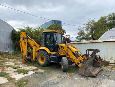 JCB 3 CX / 2007 / 9717 H / 5 buckets / hammer (2)