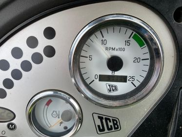 JCB 3 CX / 2007 / 9717 H / 5 buckets / hammer (6)