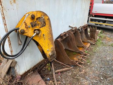 JCB 3 CX / 2007 / 9717 H / 5 buckets / hammer (12)