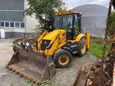 JCB 3 CX / 2007 / 9717 H / 5 buckets / hammer (1)