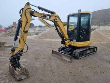 CAT 303 (1)