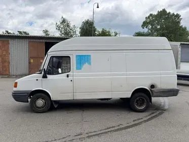 LDV CONVOY VH4 6L FT / 2000 / 193 000 km (3)