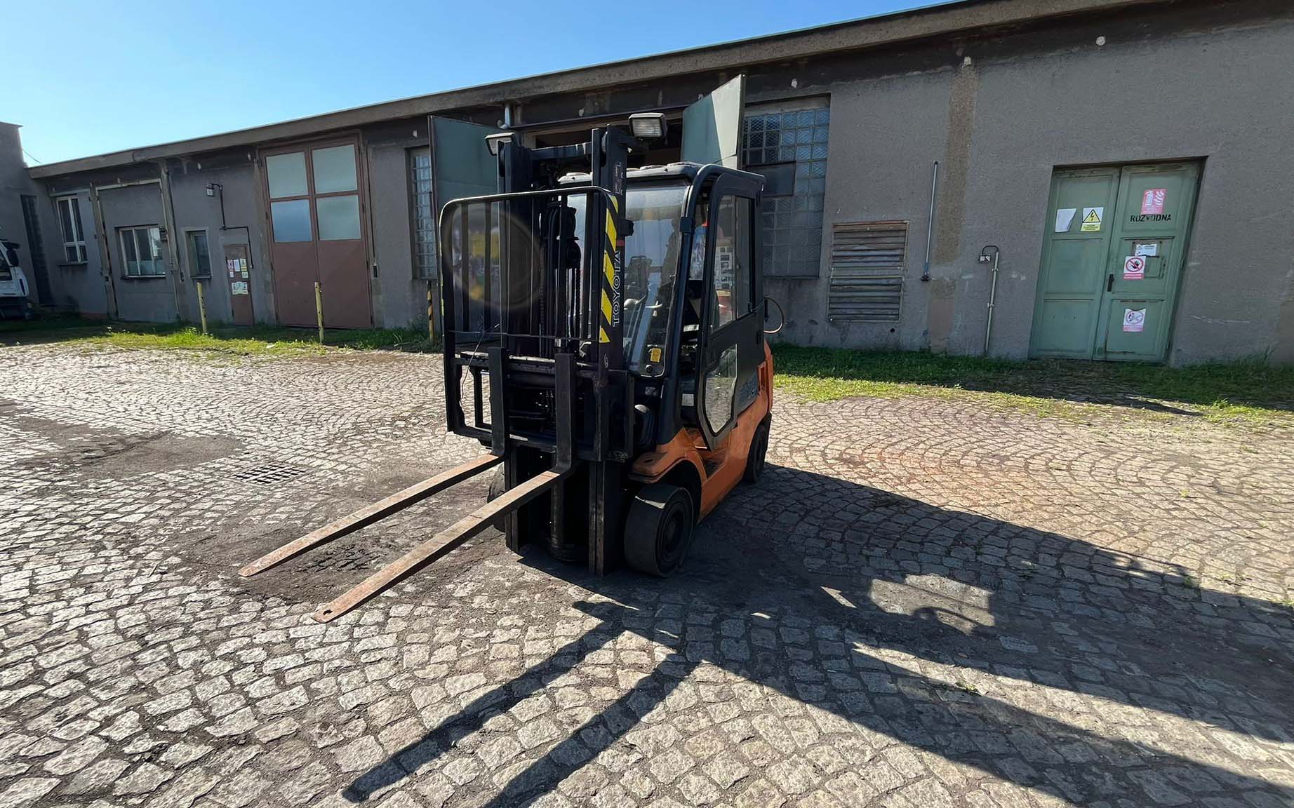 TOYOTA 42-7FGF18 / 2005 / 16 530 m/h