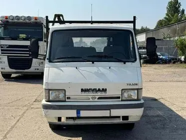 NISSAN TRADE / 1995 / 250 800 km (2)