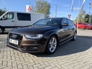 AUDI A4 AVANT S-LINE (1)